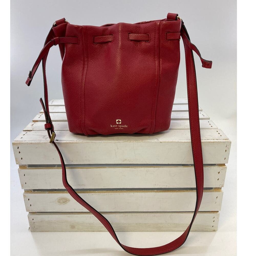 KATE SPADE RED SMALL PEBBLED LEATHER CROSSBODY BAG
